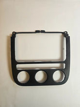Oryginalna osłona konsoli środkowej radia i ogrzewania VW Golf V 1K 1K0858071A